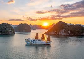 Du Thuyền Ngày La Casta